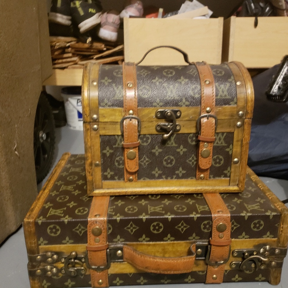 Model after an antique Louis vuitton bag